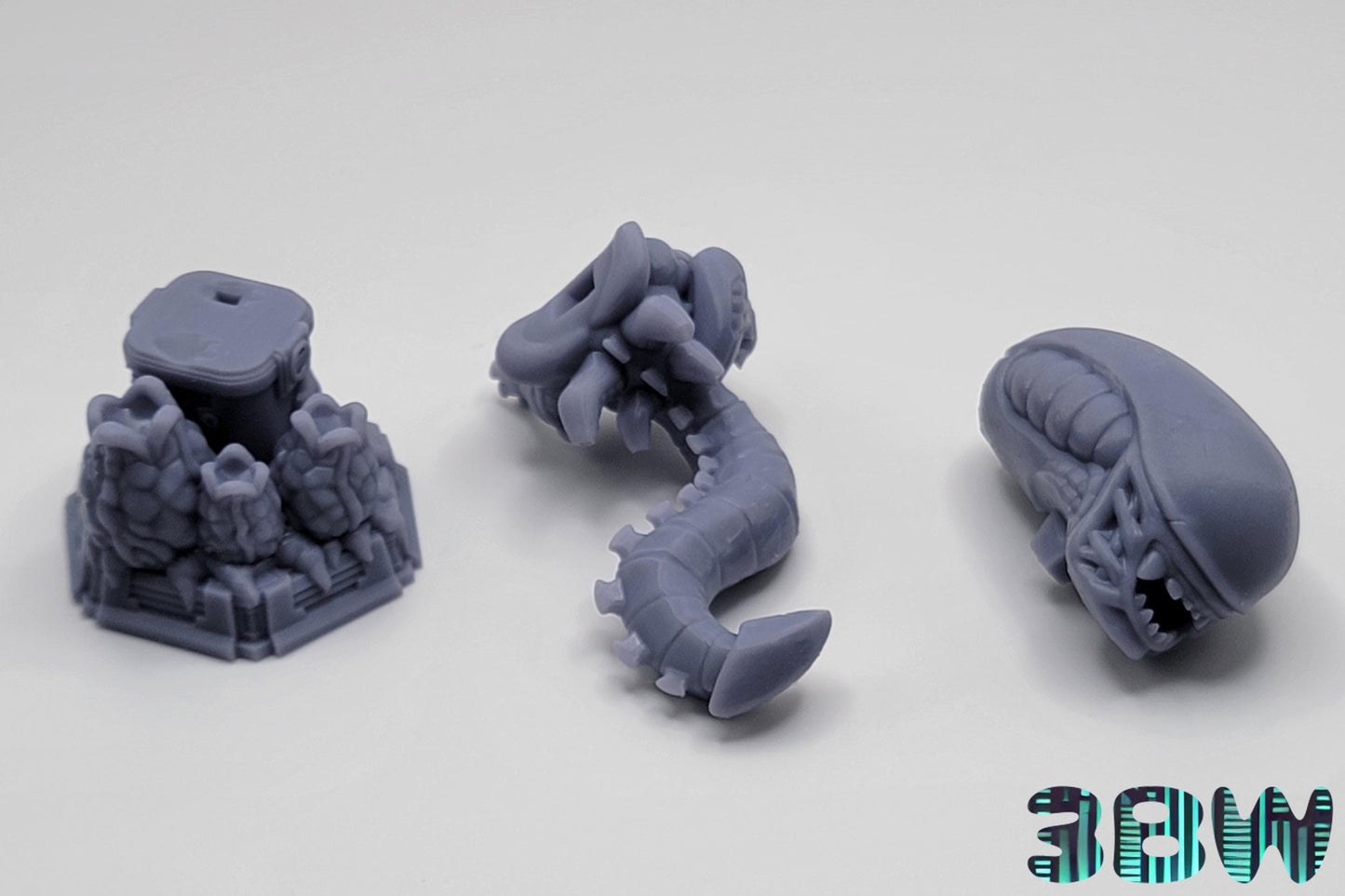 Chibi Xenomorph | 3-Inch Resin Model Kit | DIY Alien with Facehugger Eggs